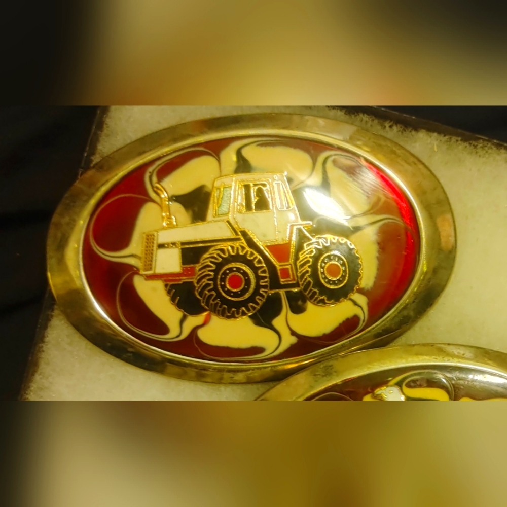 Case 2670  2470  Traction King 4WD Tractor Cloisonne Red Collectible Belt Buckle